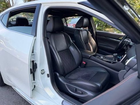 Used 2019 Nissan Maxima SR w/ Premium Package FWD image 14