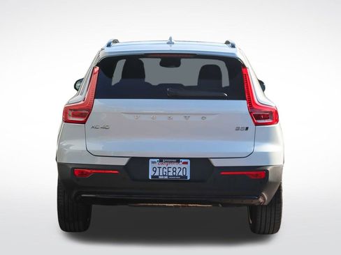 Certified 2025 Volvo XC40 B5 Ultra image 6