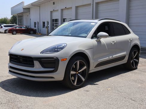 Used 2026 Porsche Macan AWD/4WD image 3