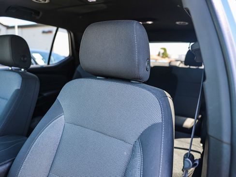 Used 2023 Chevrolet Traverse LT FWD image 17