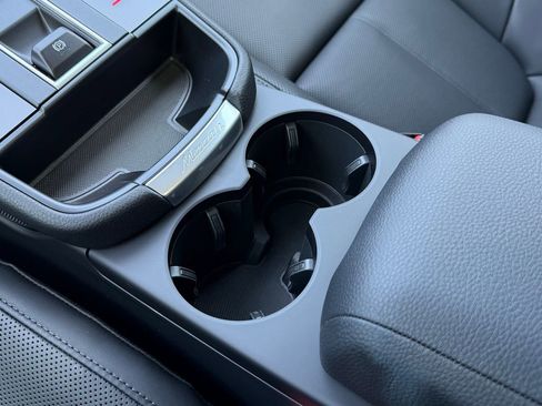 Used 2025 Porsche Macan image 23