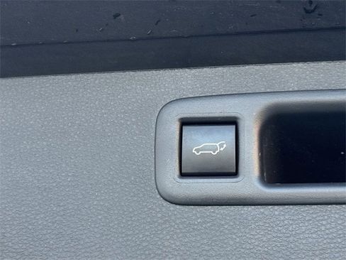 Used 2023 Toyota Highlander XLE image 36