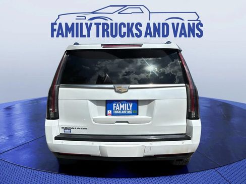 Used 2016 Cadillac Escalade Premium AWD/4WD image 4