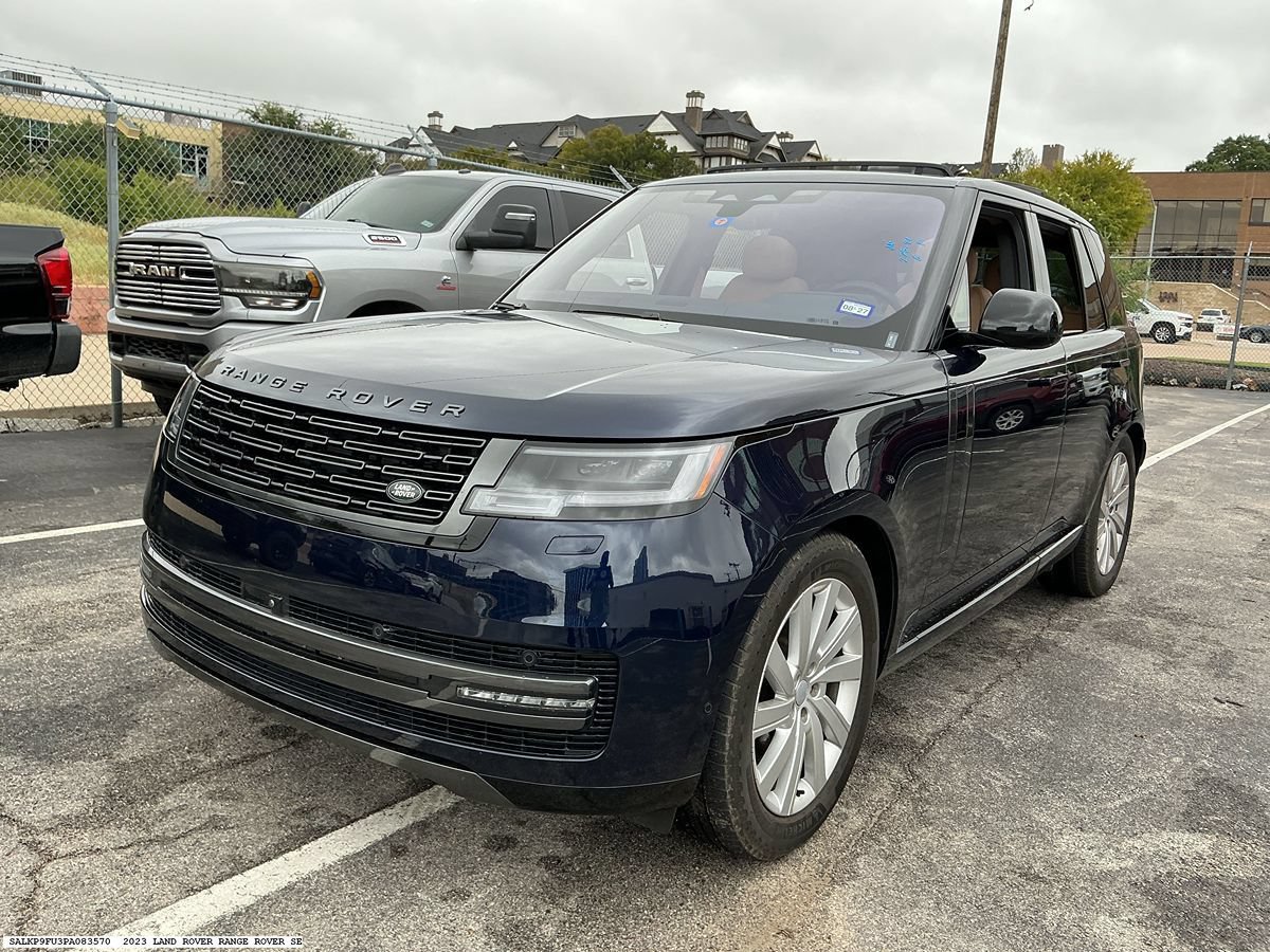 Used 2023 Land Rover Range Rover SE AWD/4WD image 3
