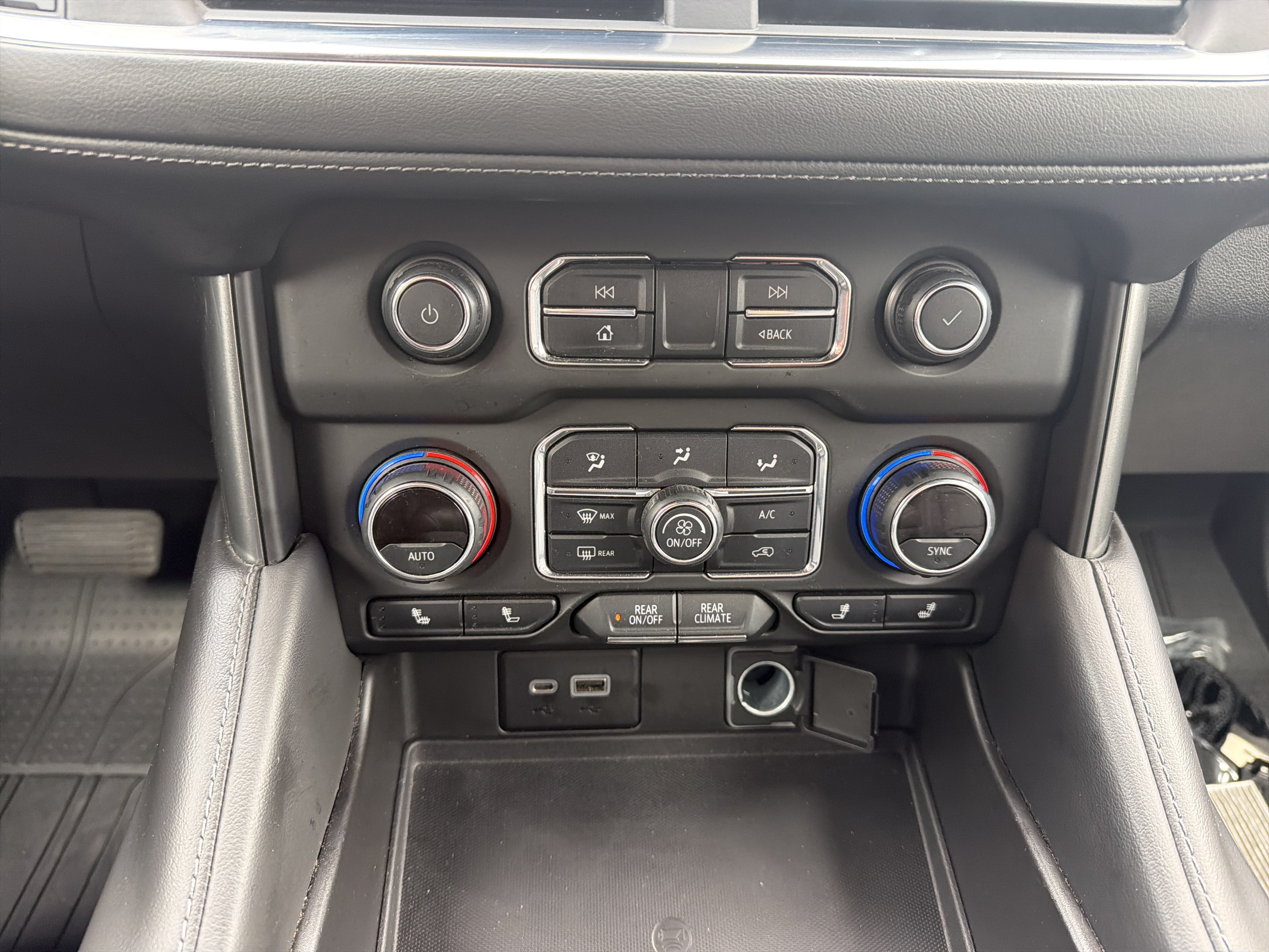 Used 2021 Chevrolet Suburban LT AWD/4WD image 25
