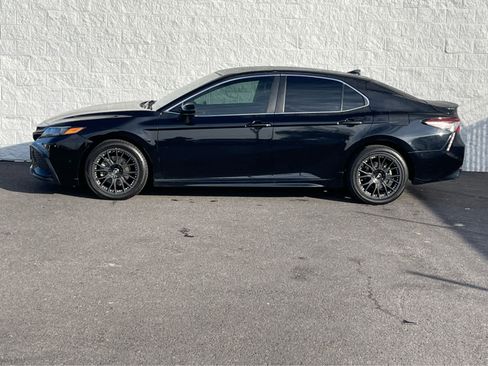 Used 2021 Toyota Camry SE image 4