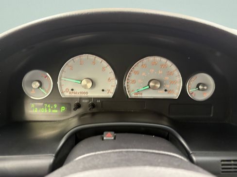 Used 2004 Ford Thunderbird Deluxe image 26