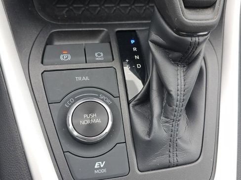 Certified 2021 Toyota RAV4 XLE w/ Convenience Package image 22