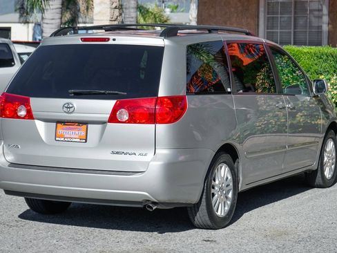 Used 2007 Toyota Sienna XLE image 13