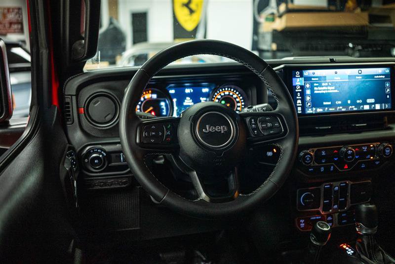 Used 2025 Jeep Wrangler Unlimited Rubicon AWD/4WD image 14