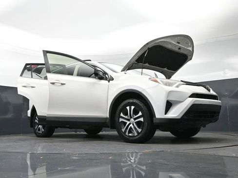Used 2017 Toyota RAV4 LE image 40