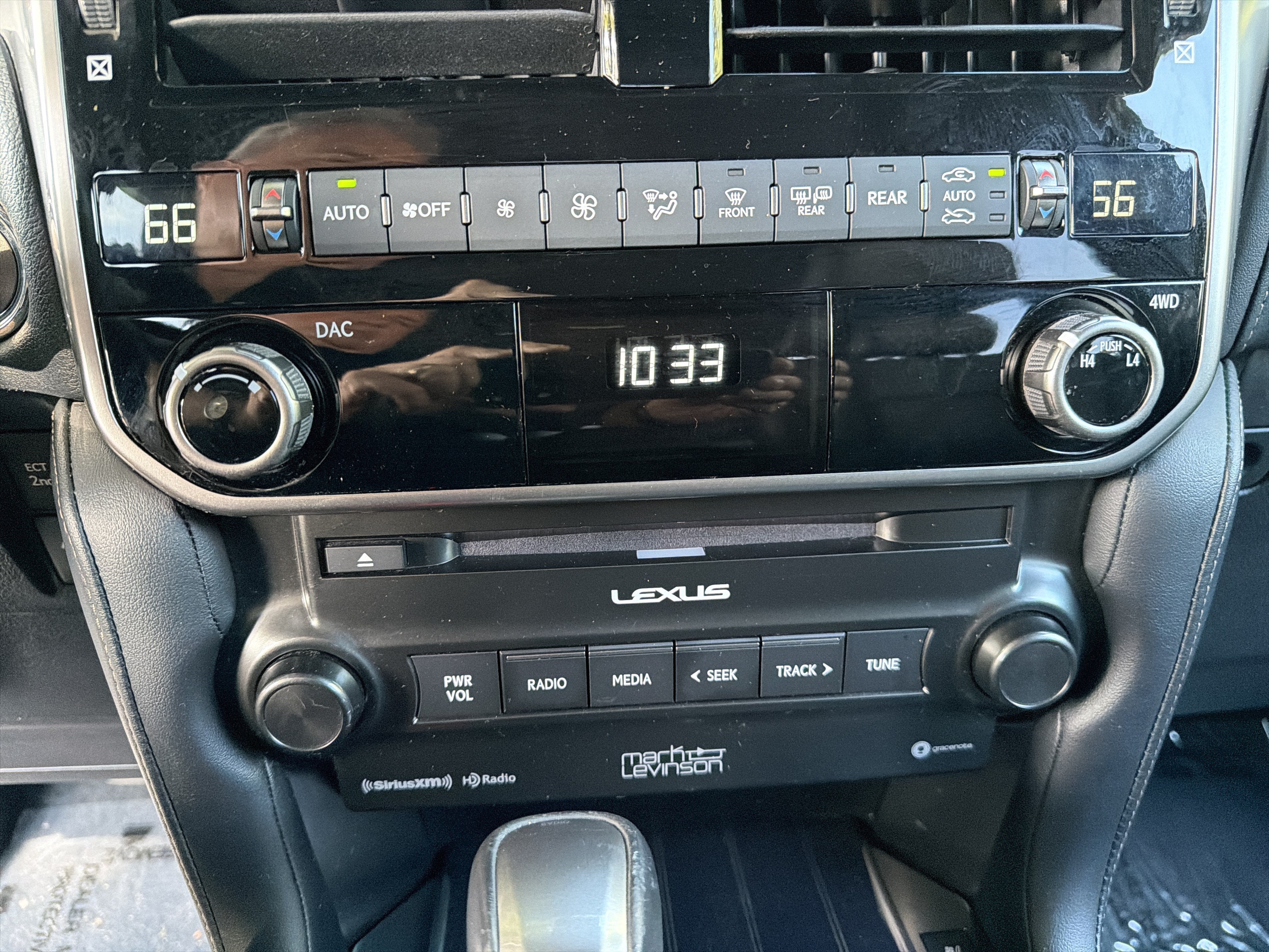 Used 2022 Lexus GX 460 Premium w/ Accessory Package AWD/4WD image 27
