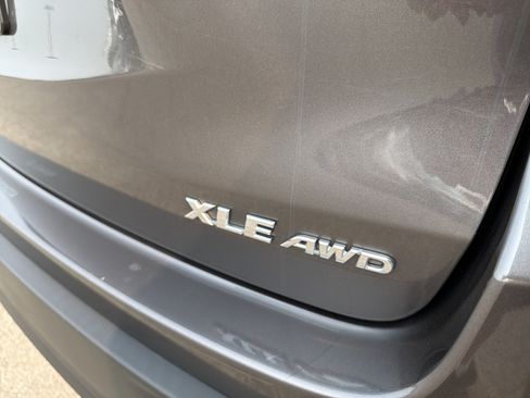 Certified 2018 Toyota Highlander XLE AWD/4WD image 8