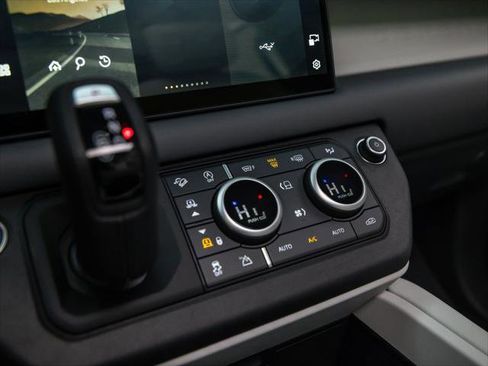 New 2025 Land Rover Defender 110 X-Dynamic SE AWD/4WD image 25