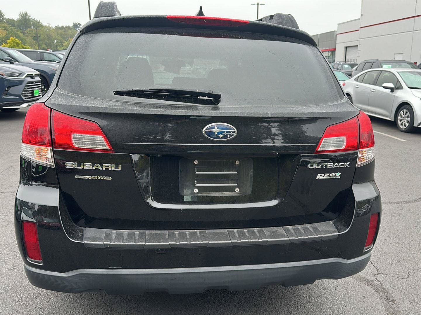 Used 2014 Subaru Outback 2.5i Limited w/ Moonroof Package AWD/4WD image 3