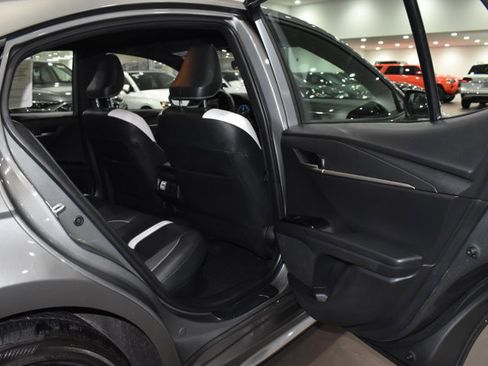 Used 2025 Toyota Camry SE image 28