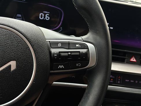 Used 2024 Kia Sportage EX image 28