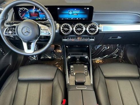 Used 2023 Mercedes-Benz EQB 300 4MATIC image 16