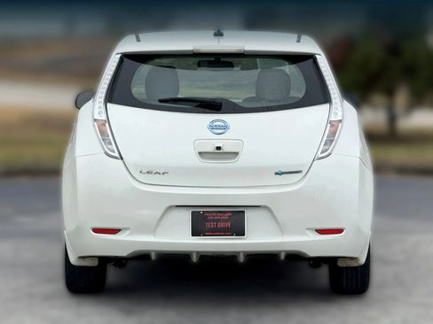 Used 2015 Nissan Leaf SV image 4