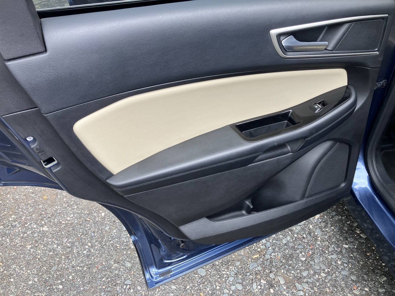 Used 2018 Ford Edge SEL w/ Equipment Group 201A FWD image 10