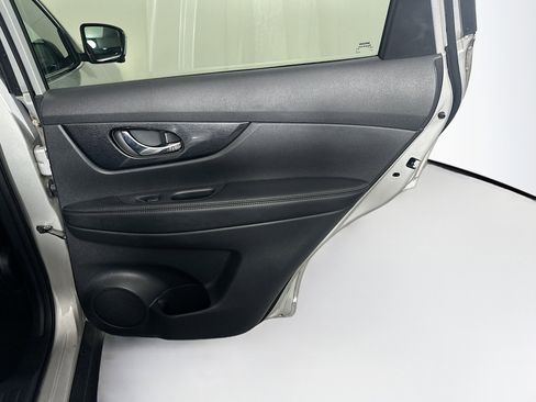 Used 2015 Nissan Rogue SL w/ SL Premium Package image 29