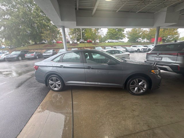 Used 2023 Volkswagen Jetta SE FWD image 9