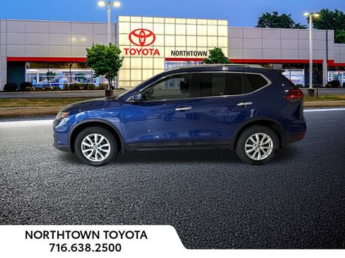 Used 2017 Nissan Rogue SV AWD/4WD image 1