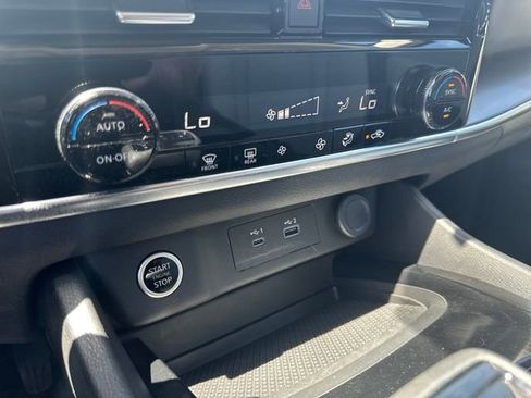 Used 2021 Nissan Rogue SV FWD image 13