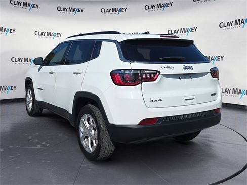 Used 2024 Jeep Compass Latitude image 3