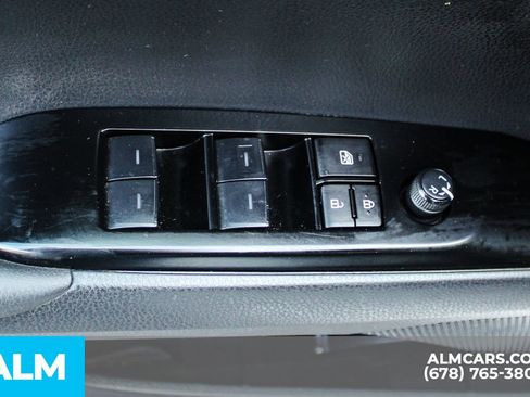 Used 2025 Toyota Camry SE image 39