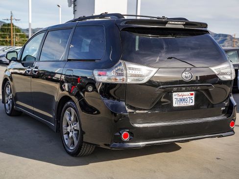 Used 2014 Toyota Sienna SE image 11
