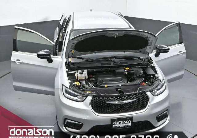 Used 2024 Chrysler Pacifica Touring-L FWD image 24