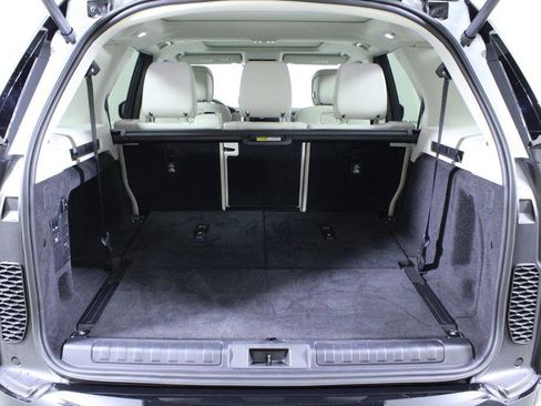 Used 2025 Land Rover Discovery Dynamic SE AWD/4WD image 9