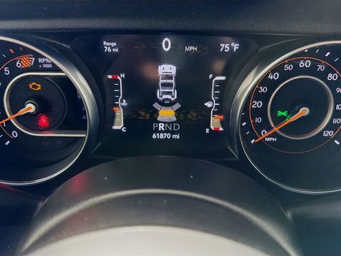 Used 2018 Jeep Wrangler Unlimited Sahara AWD/4WD image 14