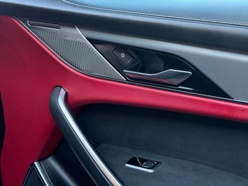 Used 2023 Jaguar F-PACE SVR image 17