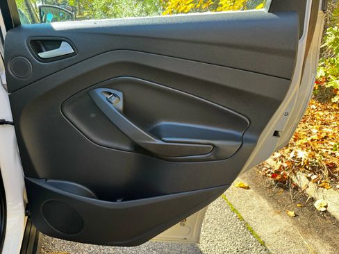 Used 2013 Ford C-MAX SEL image 11