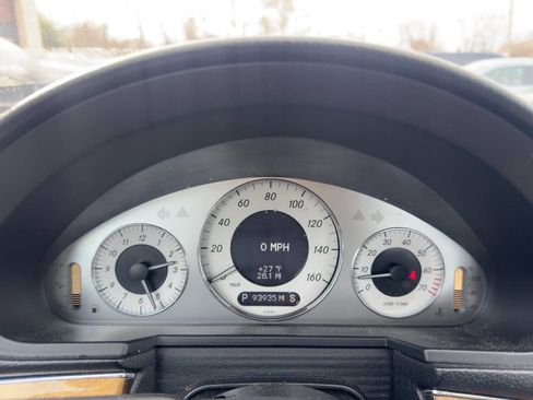 Used 2009 Mercedes-Benz E 350 4MATIC Sedan image 14