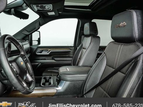 Used 2025 Chevrolet Silverado 2500 High Country w/ High Country Premium Package AWD/4WD image 5