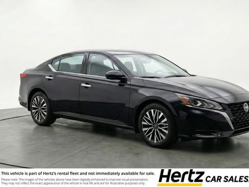 Used 2025 Nissan Altima 2.5 SV image 1