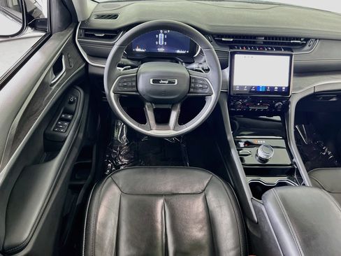 Used 2023 Jeep Grand Cherokee Limited AWD/4WD image 23