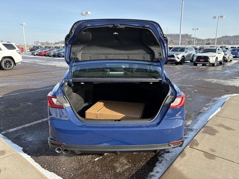 Certified 2025 Toyota Camry SE image 5