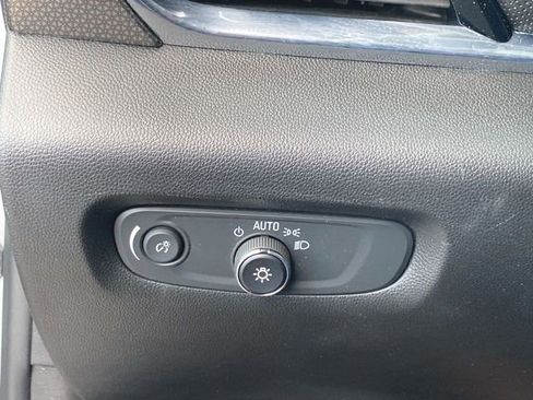 Used 2022 Chevrolet Traverse Premier image 18