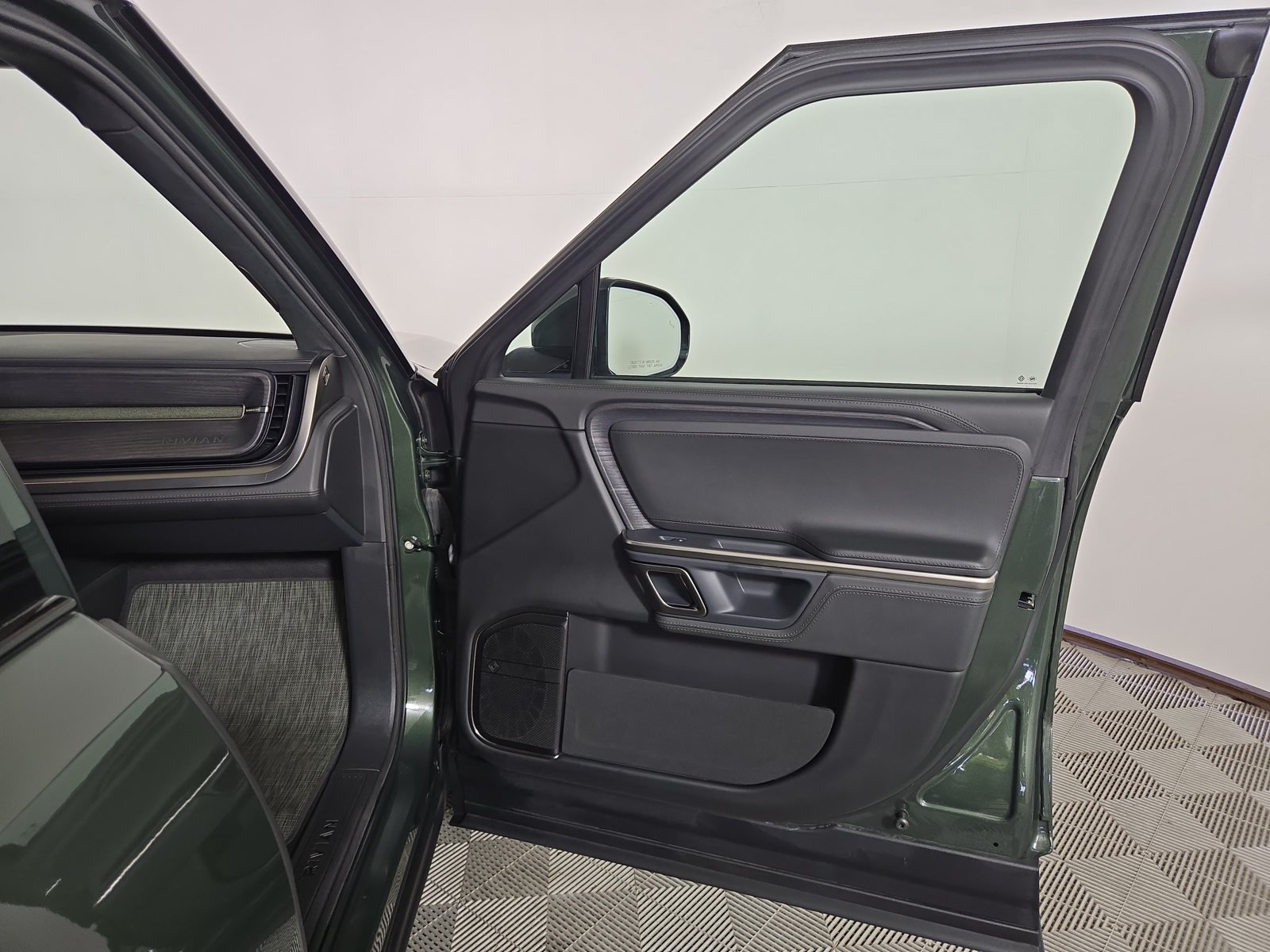 Used 2024 Rivian R1S Adventure Quad AWD/4WD image 18