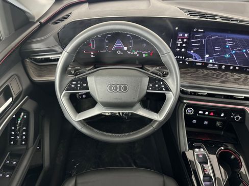 Used 2025 Audi Q5 Premium w/ 19" Wheel Package image 13