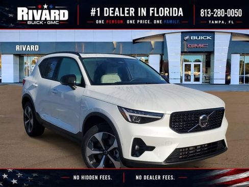 Used 2026 Volvo XC40 B5 Plus AWD/4WD image 1