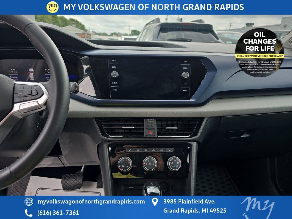 Used 2023 Volkswagen Taos SE FWD image 11