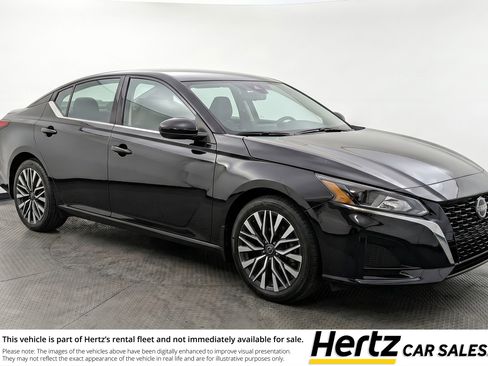 Used 2025 Nissan Altima 2.5 SV FWD image 1