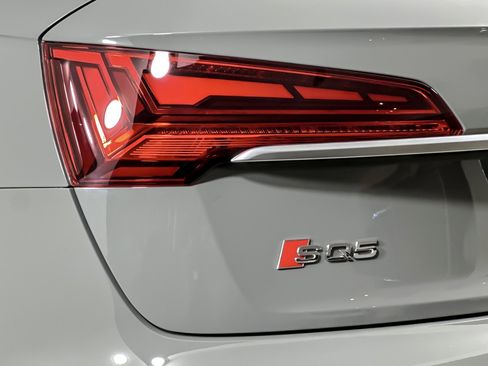 Used 2022 Audi SQ5 Premium w/ Convenience Package image 25