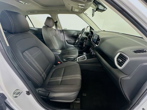 Used 2023 Hyundai Venue SEL image 31