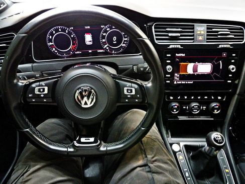 Used 2019 Volkswagen Golf R 4-Door AWD/4WD image 17
